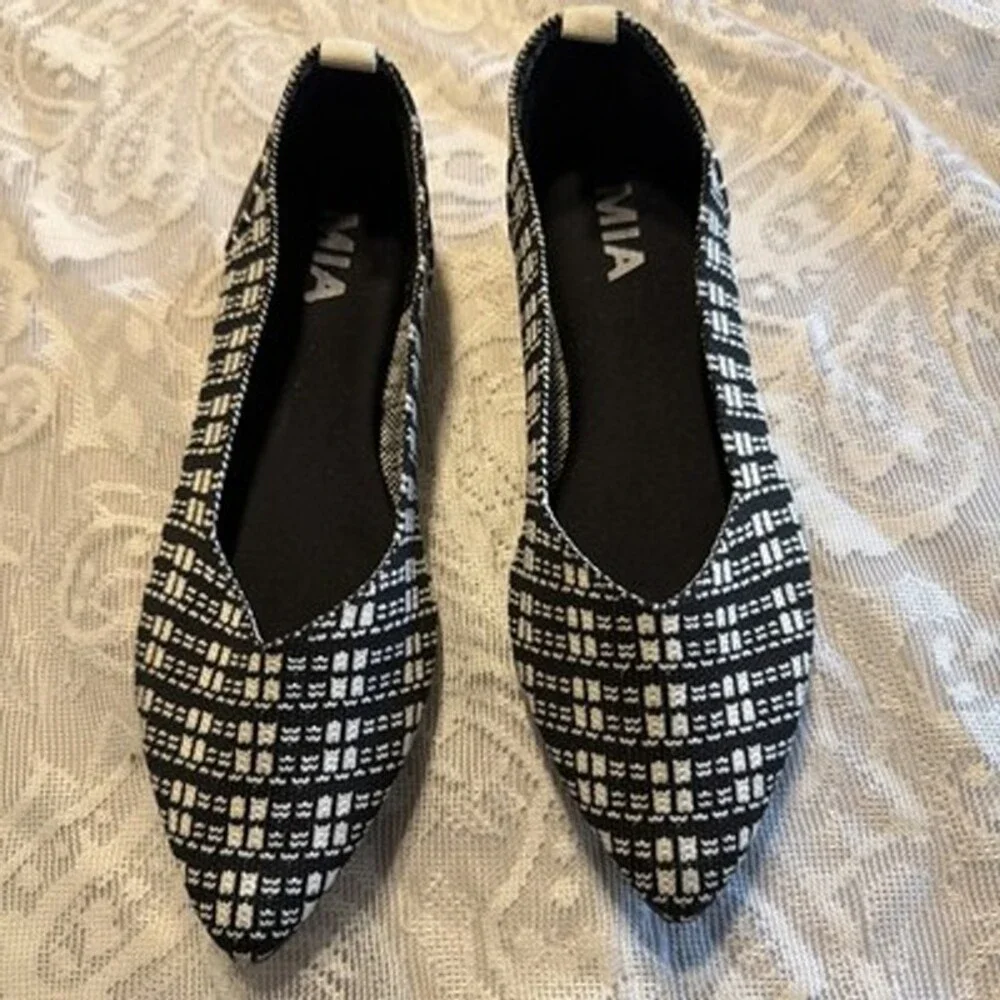 Mia Women's Lissy Ballet Knit Flats size 6 Whimsi Goth